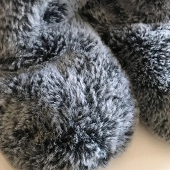 Slippers - Picture 2 of 3